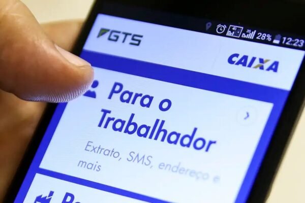 Brasileiros já podem consultar se têm direito a valor liberado do FGTS; confira