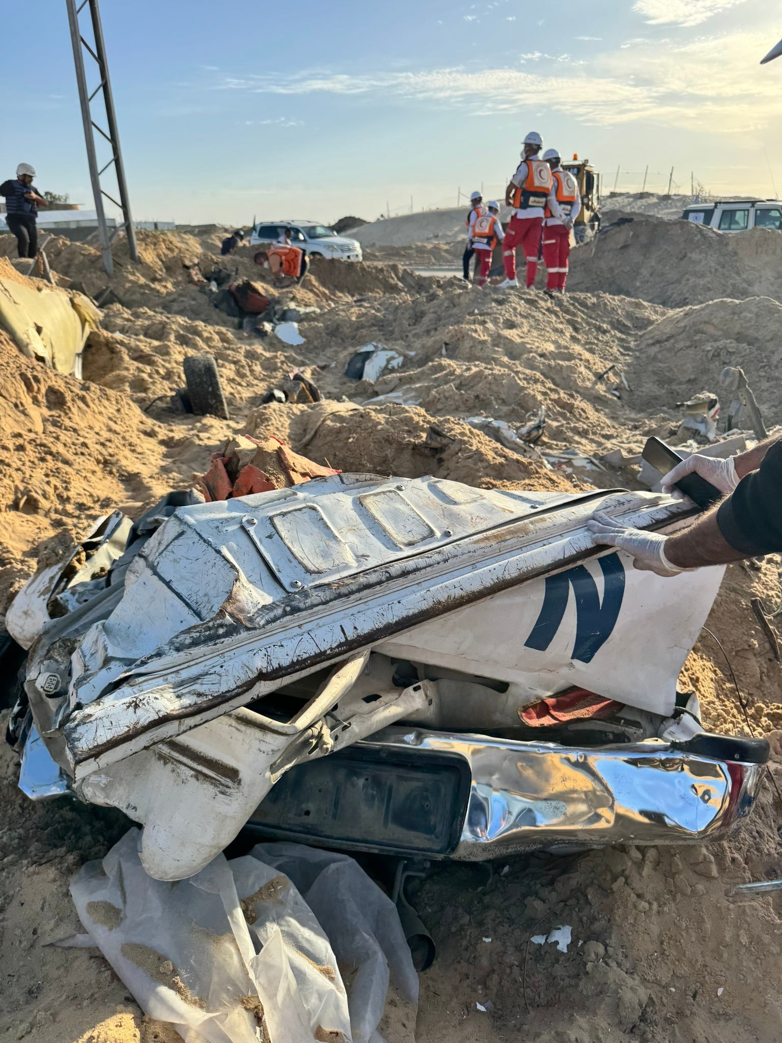 ONU acusa Israel de atirar em ambulâncias e matar 15 profissionais de saúde em Gaza; corpos estavam em vala comum