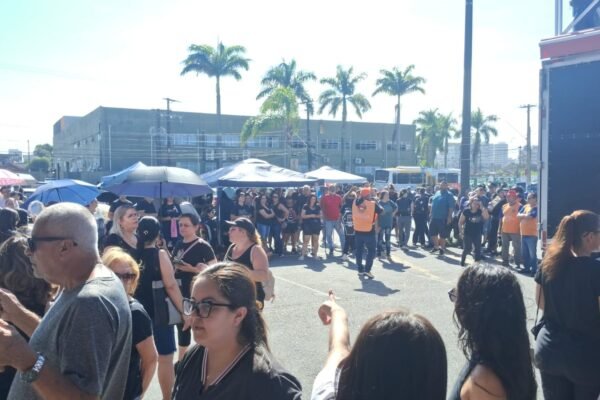 Servidores públicos municipais de Praia Grande, SP, retomam greve nesta segunda-feira