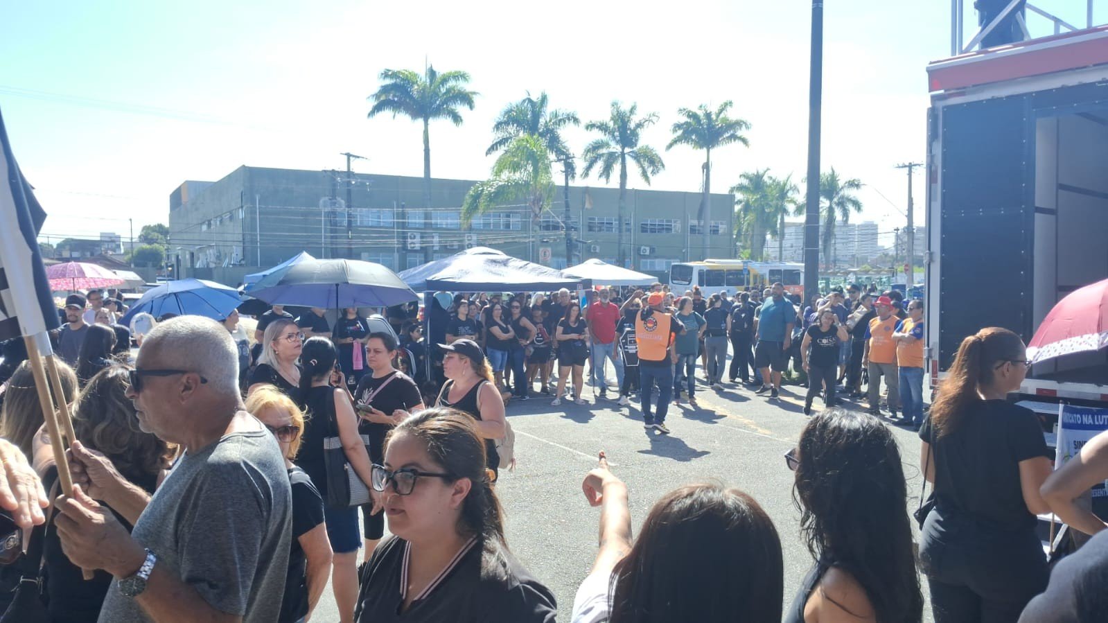 Servidores públicos municipais de Praia Grande, SP, retomam greve nesta segunda-feira