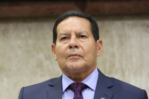 ‘Falta imparcialidade’, diz Mourão, sobre julgamento de Bolsonaro