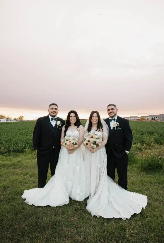 Casamento e lua de mel em dose dupla: irmãos gêmeos se casam com irmãs gêmeas nos EUA