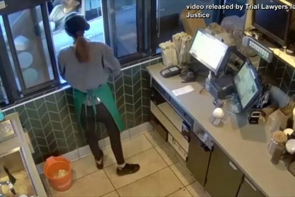 Homem que teve as partes íntimas desconfiguradas após queimadura com chá quente deve receber US$ 50 milhões de indenização