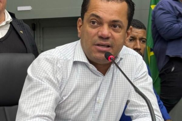 Vereador Léo Novais reafirma independência política e se coloca à disposição da população em Embu das Artes