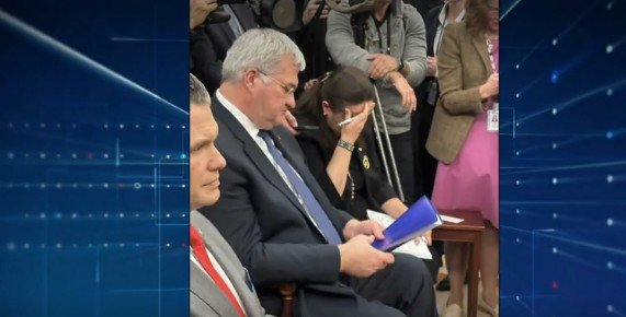 Reação da embaixadora da Ucrânia chama a atenção no bate-boca entre Trump e Zelensky; veja VÍDEO
