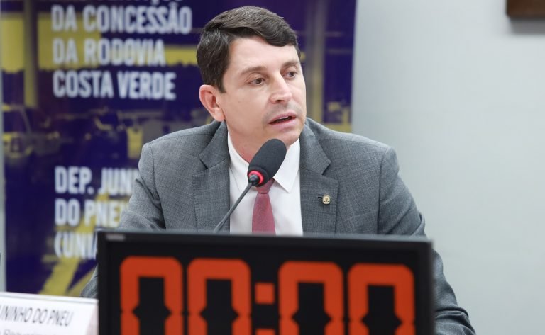 Projeto eleva multa para quem estaciona em vaga reservada a pessoa com deficiência
