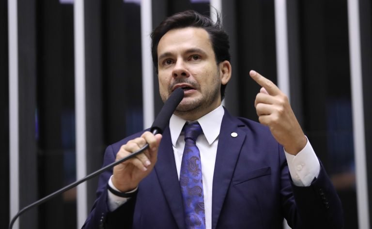 Projeto veta benefício assistencial a quem for condenado por compra de voto