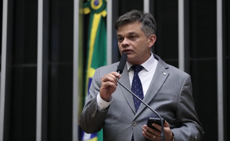 Projeto permite que estudantes de baixa renda financiem 100% da mensalidade do curso superior
