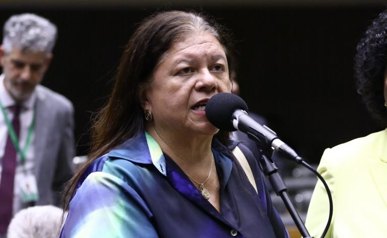 Comissão aprova projeto que cria regras para a triagem auditiva neonatal