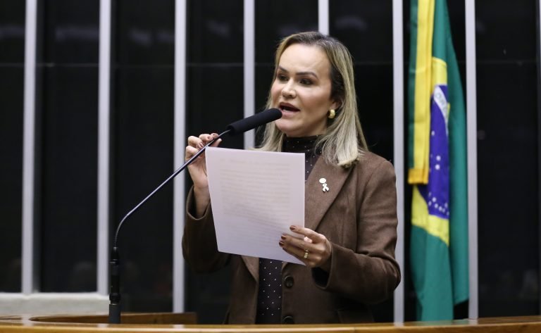 Comissão aprova projeto que exige informação sobre prematuridade do bebê na certidão de nascimento