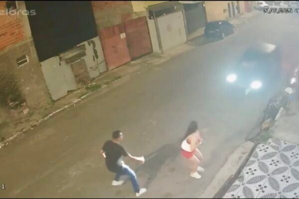 Motorista Atropela Duas Mulheres em Embu das Artes e Foge Sem Prestar Socorro