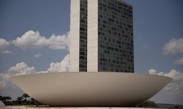 Câmara analisa 12 pedidos de abertura de CPI