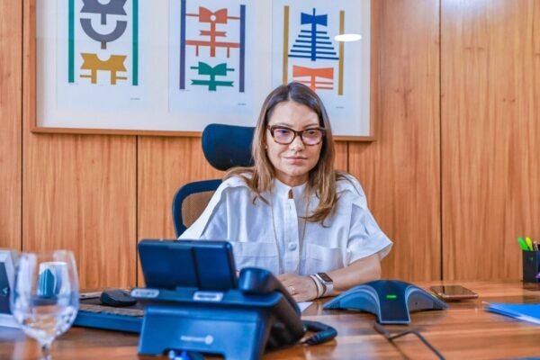 AGU diz que Janja exerce função de interesse público e dá aval a pagamento de gastos com viagens