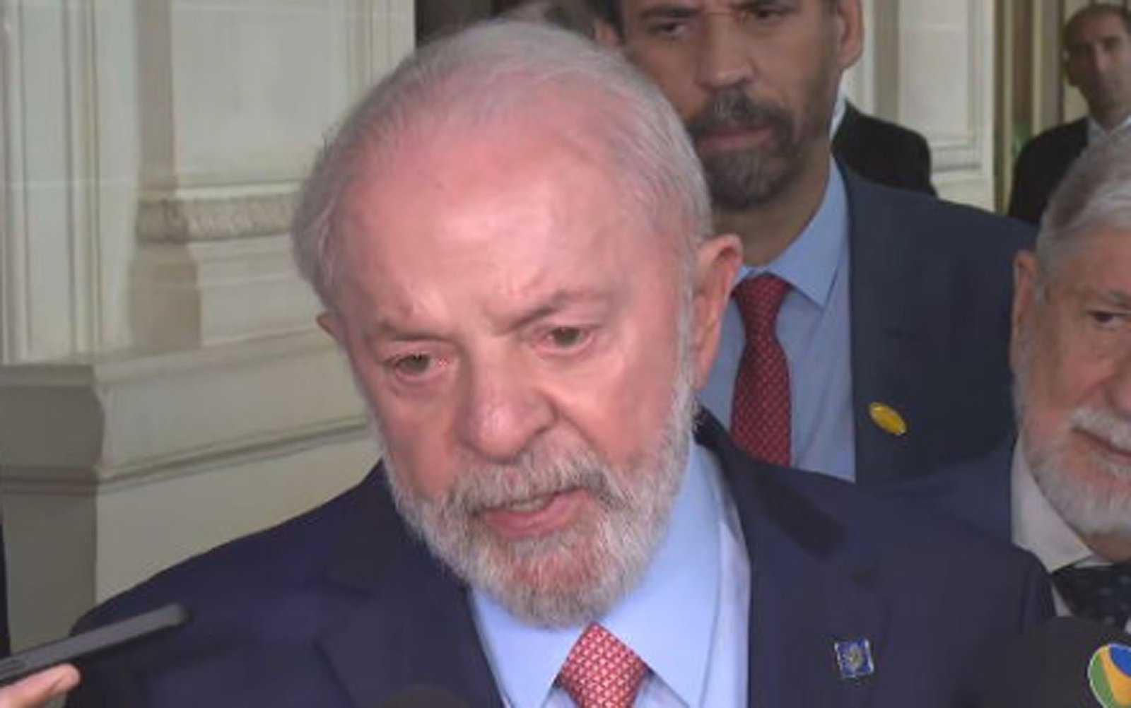 Lula diz que Trump humilhou Zelensky e chama bate-boca de ‘cena grotesca’