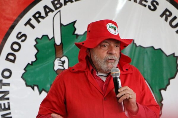 Lula planeja 1ª visita em seu terceiro mandato a acampamento do MST
