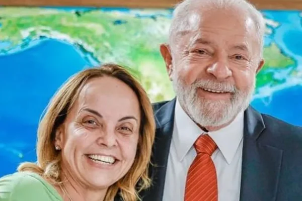 Filha de Lula vai ganhar R$ 17 mil para atuar em cargo no Senado