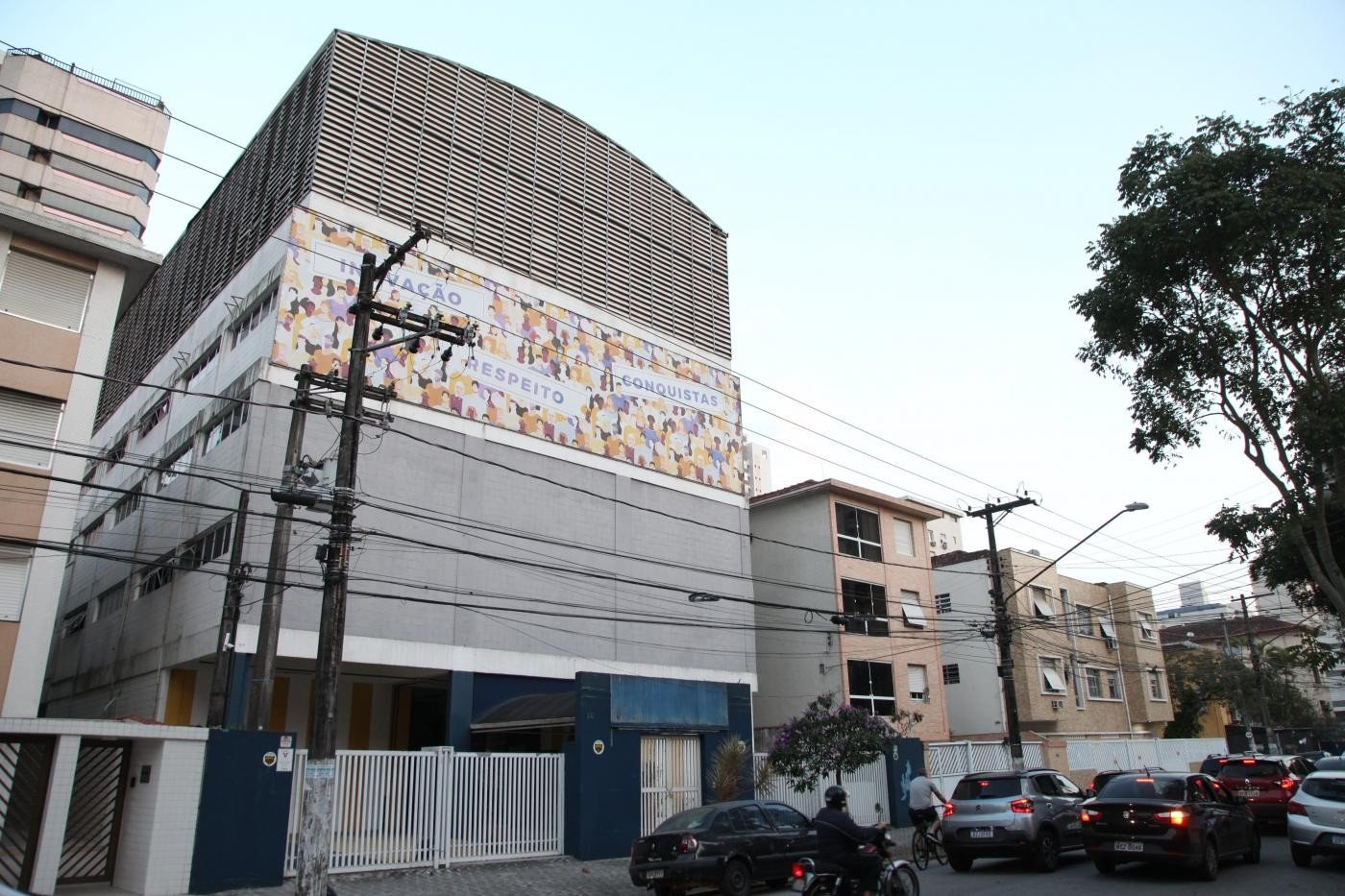 Santos, SP, substituirá sirenes em escolas por sinal musical para evitar incômodos a alunos autistas