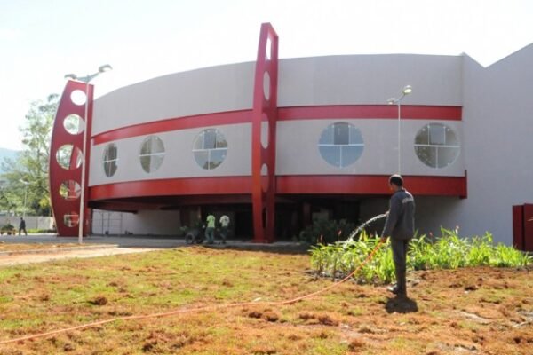 Cubatão abre 120 vagas para cursos da Oficina de Teatro Anilinas; saiba como se inscrever