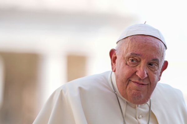 Papa Francisco teve noite tranquila, diz Vaticano