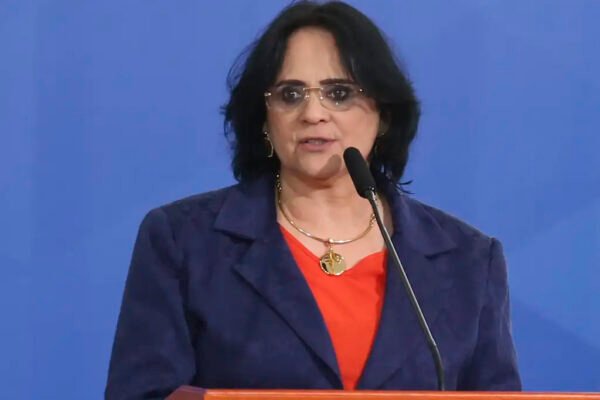 Damares propõe que Ministério Público atue em defesa dos nascituros