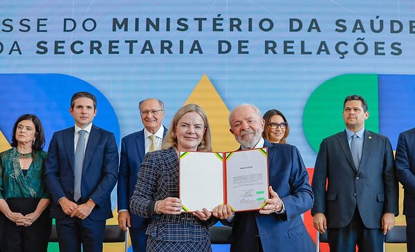 Gleisi ignora demissões de mulheres e fala em ‘protagonismo feminino’