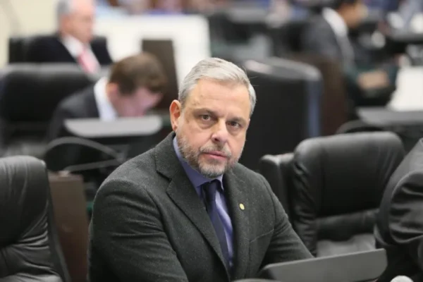 Deputado do PL é condenado por chamar Gleisi Hoffmann de ‘amante’