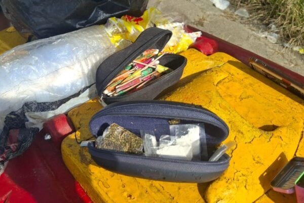 Traficante preso vendendo drogas em carrinho de sorvete na praia tem antecedentes criminais