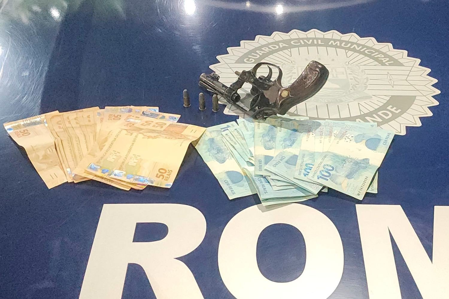 Homem é preso após oferecer R$ 50 mil para ser liberado por guardas no litoral de SP