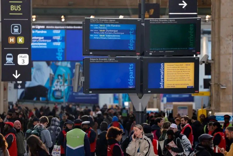 Bomba intacta da 2ª Guerra encontrada em Paris fecha estação de trem mais movimentada da Europa e causa caos