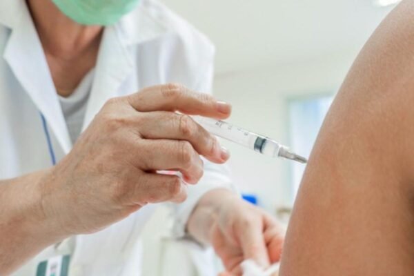 Cidades da Baixada Santista começam a vacinar contra a gripe nesta semana; confira os endereços