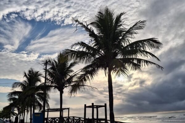 ‘Buraco’ no céu assusta moradores do litoral de SP: ‘De outro mundo’; entenda fenômeno incomum