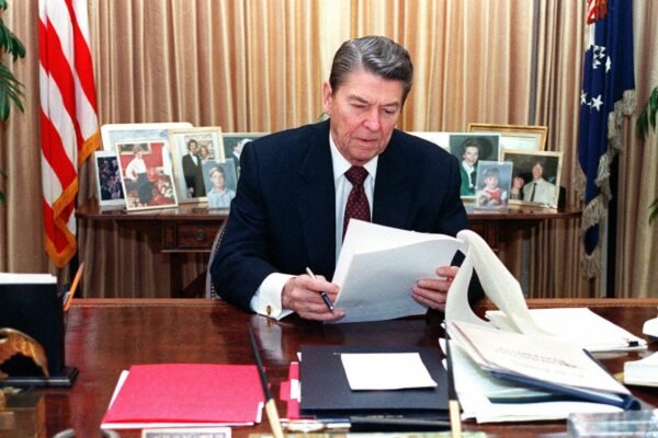 China cutuca Trump e publica vídeo de 1987 em que Reagan diz que tarifaço leva a pobreza, desemprego e ‘guerras comerciais’