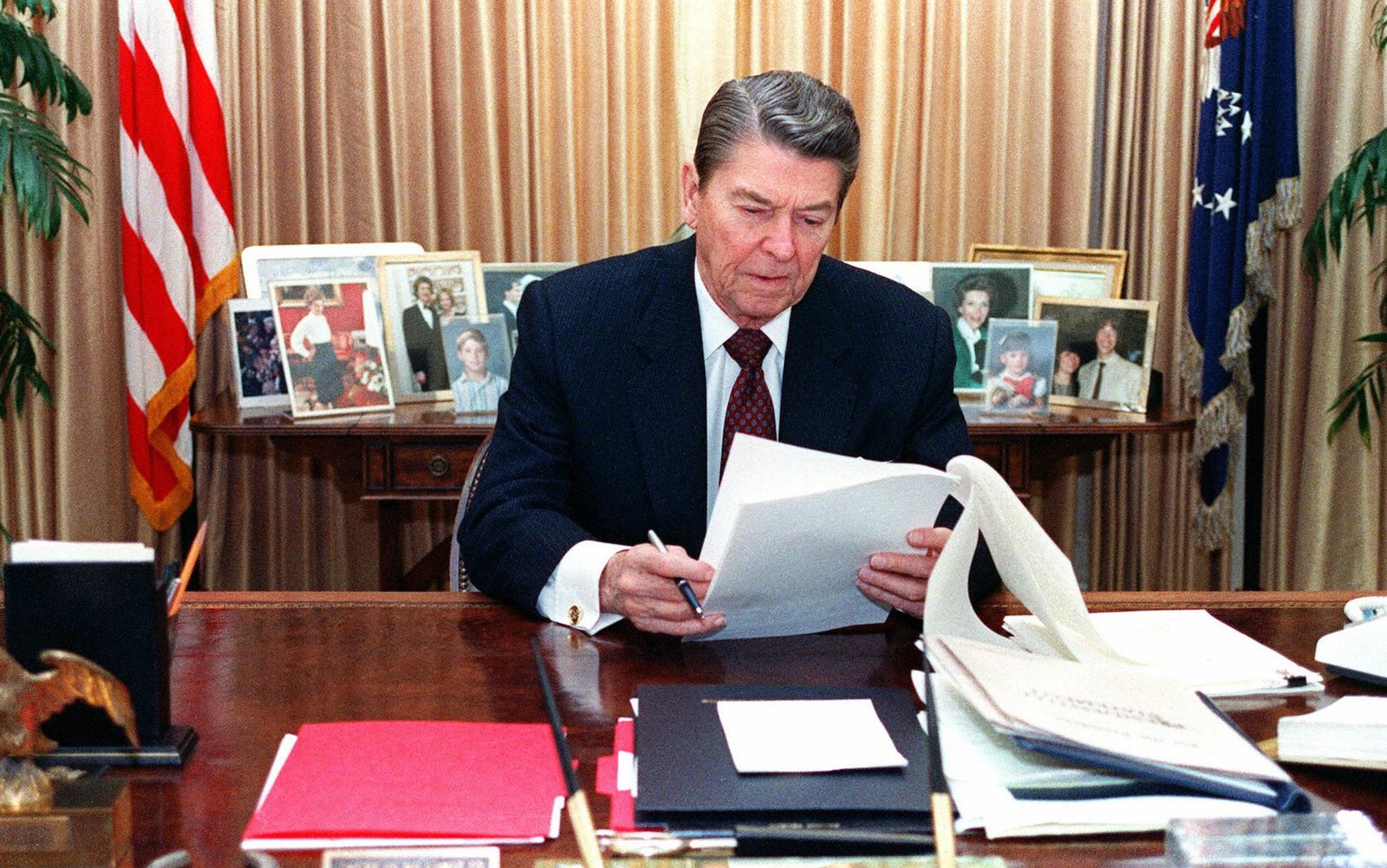 China cutuca Trump e publica vídeo de 1987 em que Reagan diz que tarifaço leva a pobreza, desemprego e ‘guerras comerciais’