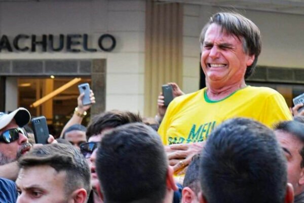 Com dores abdominais, Bolsonaro é hospitalizado no Rio Grande do Norte