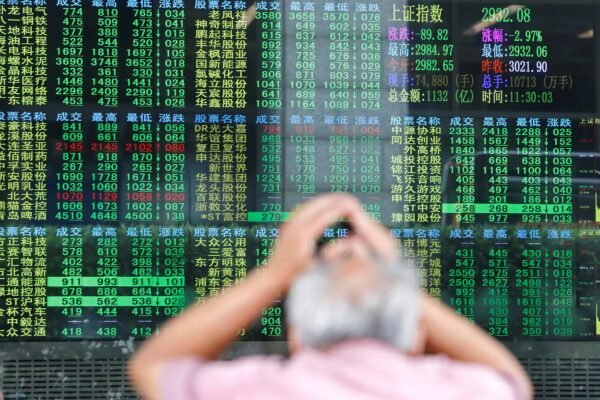 Estatais chinesas anunciam medidas para tentar segurar colapso do mercado de ações