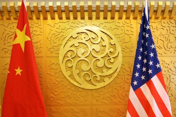 EUA x China, lance a lance: a escalada de tarifas e ameaças que mudou o jogo da economia mundial em poucos dias