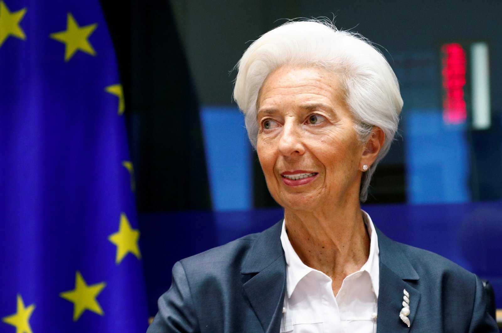 É #FAKE que União Europeia vai parar de usar cartões de crédito americanos