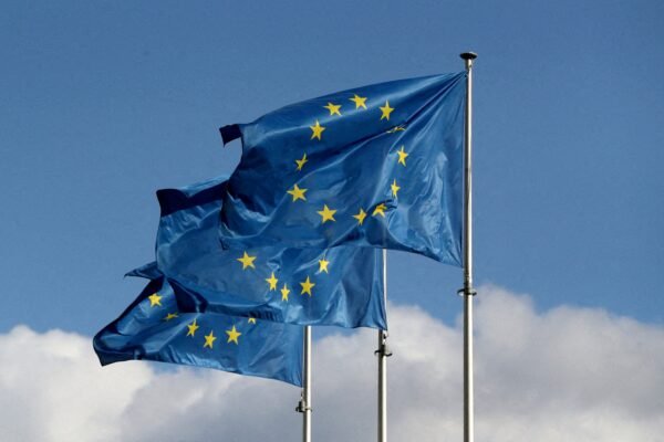 União Europeia considera pausar sua retaliação aos EUA por 90 dias