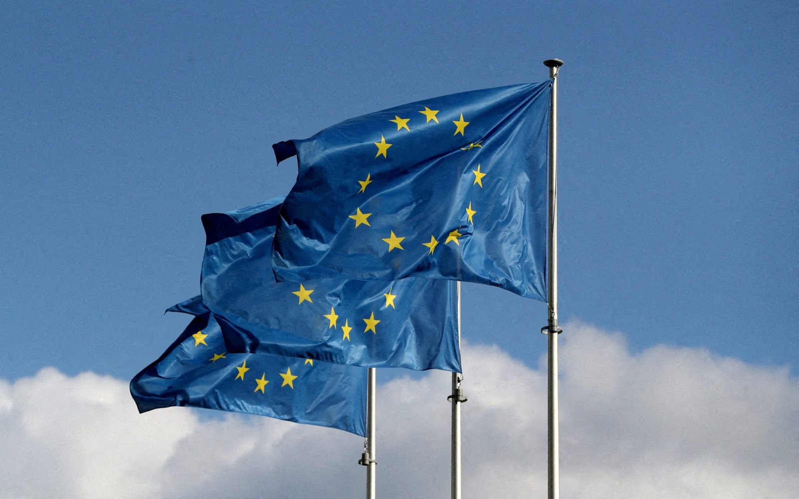 União Europeia considera pausar sua retaliação aos EUA por 90 dias