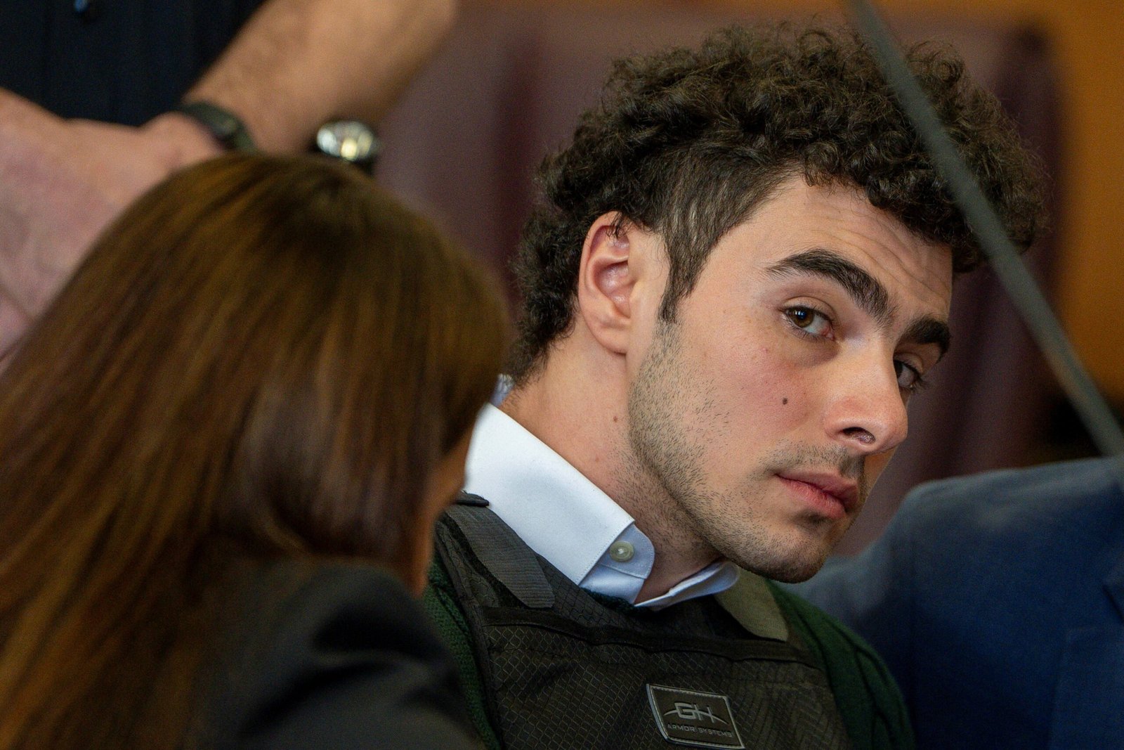Luigi Mangione se declara inocente por morte de CEO após promotores indicarem intenção de pedir pena de morte