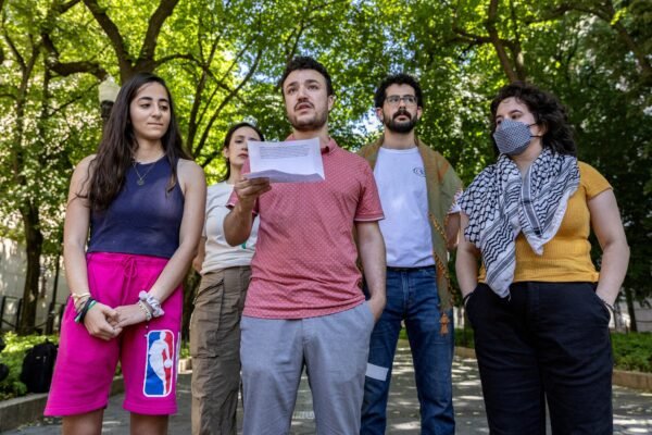 Justiça dos EUA autoriza governo Trump a deportar estudante de Columbia que participou de protestos pró-palestinos