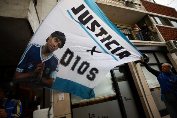 Maradona morreu sem álcool nem ‘drogas de abuso’ no sangue, diz perito durante julgamento