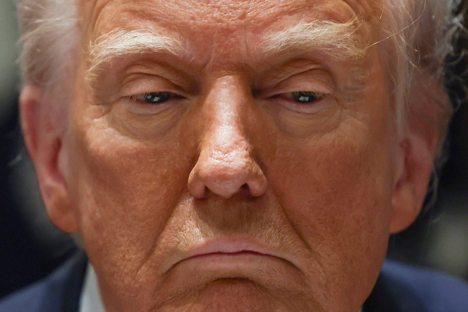 Aposta de Trump em tarifaço impõe risco político e ameaça popularidade do presidente; entenda