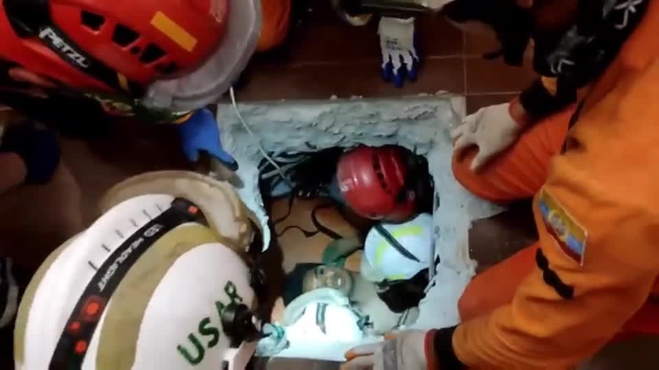 VÍDEO: homem é resgatado dos escombros em Mianmar mais de 100 horas após terremoto