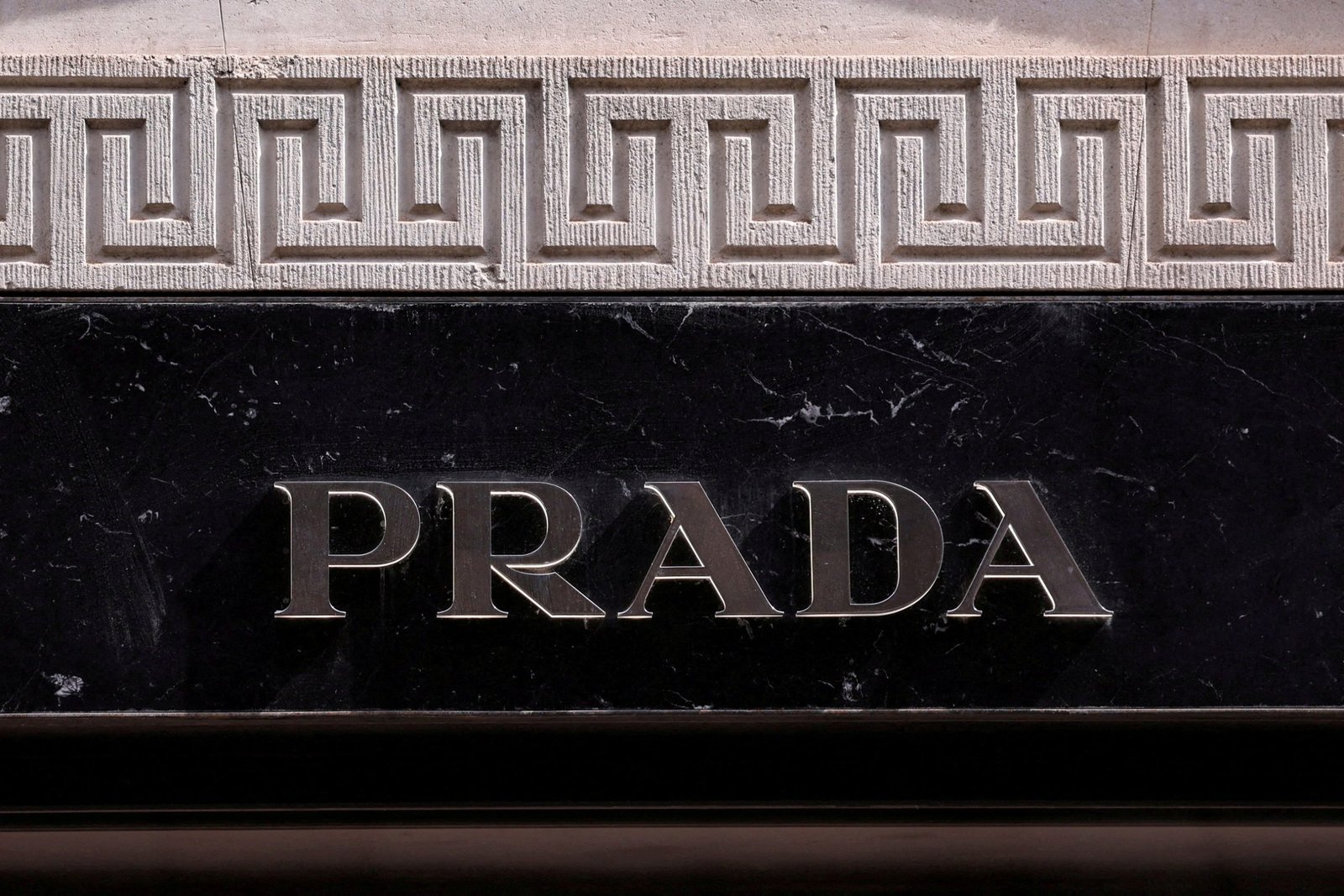 Prada compra Versace por 1,25 bilhão de euros