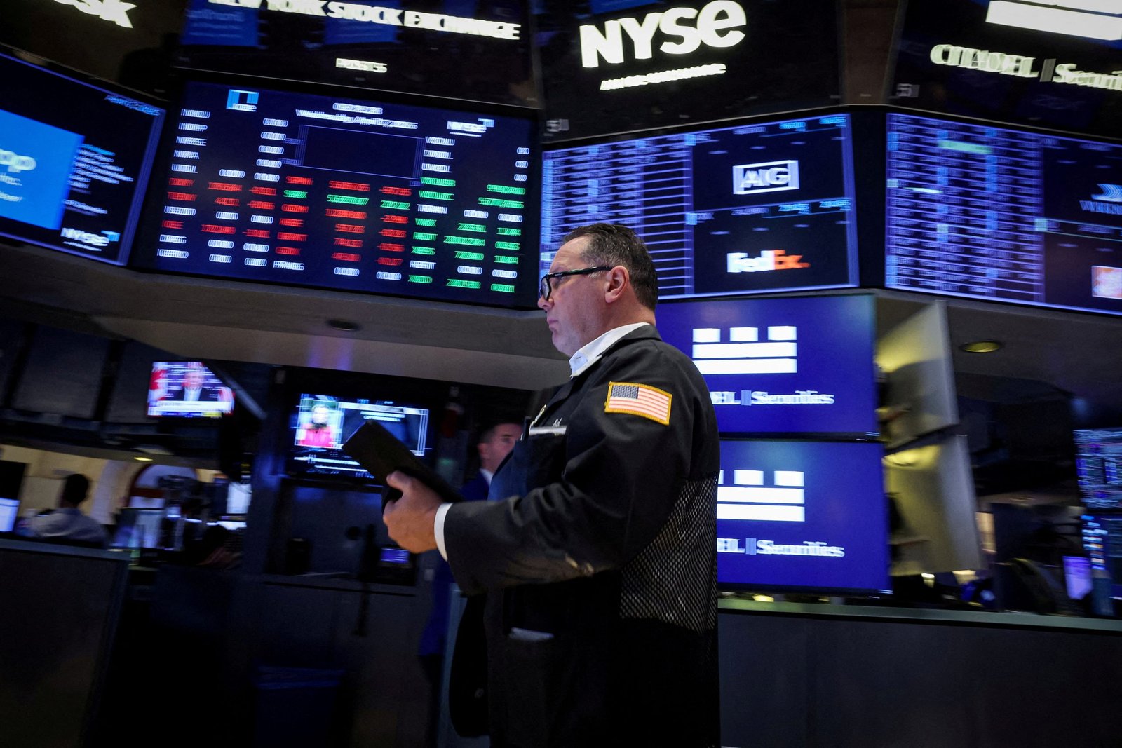 Tarifas de Trump provocam derrocada dos mercados na Ásia e Bolsa do Japão aciona circuit breaker