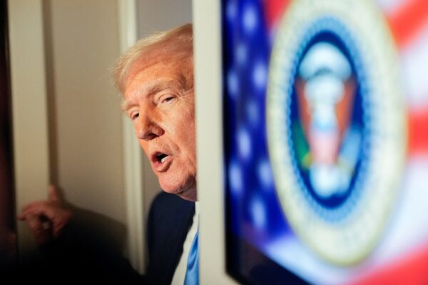 Trump está blefando? Entenda o que pode estar por trás da estratégia do tarifaço do presidente dos EUA