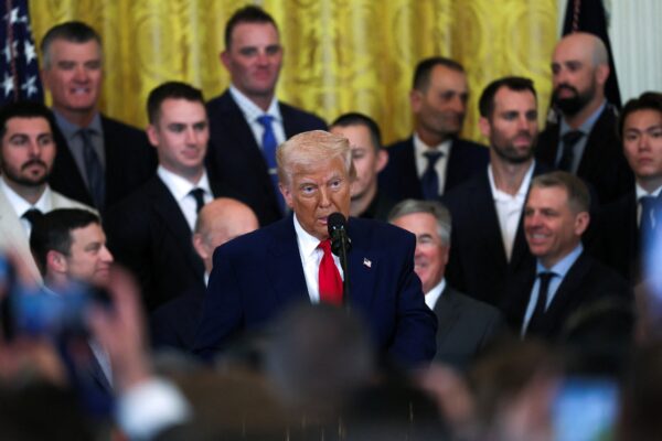 Trump ameaça taxar China em mais 50% se país não voltar atrás de retaliação aos EUA