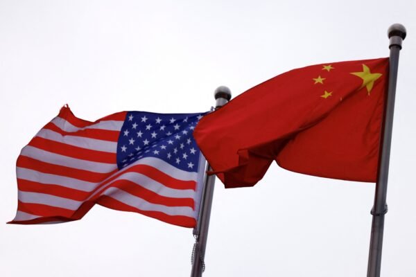 China diz que ‘não dará atenção’ se EUA continuarem com ‘jogo numérico das tarifas’