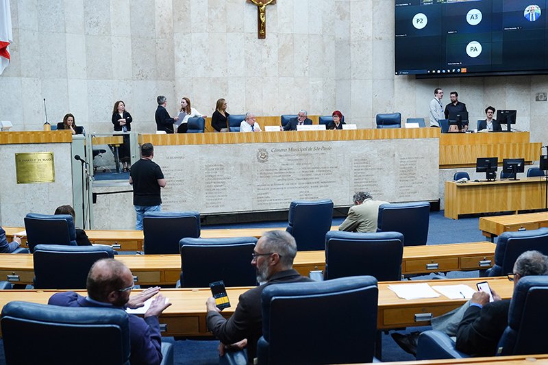 Comissão de Trânsito discute dificuldades na transição energética da frota de ônibus da capital